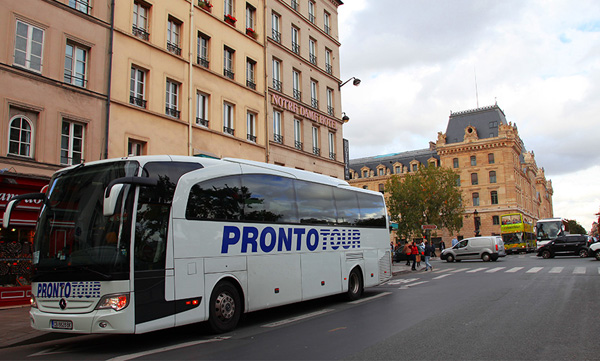 Prontotour, Avrupa'yı otobüsle geziyor