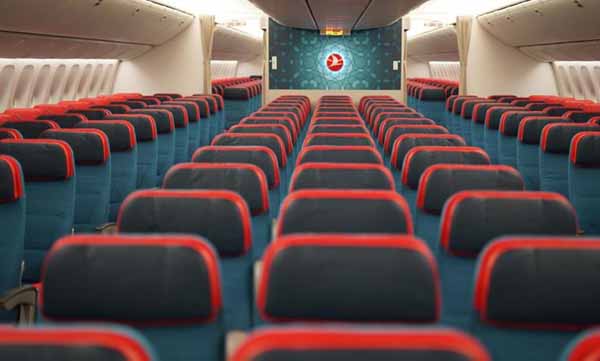 THY, yerli koltuklu Boeing'i tanıttı