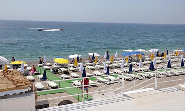 Konyaaltı sahili yeni sezona hazır