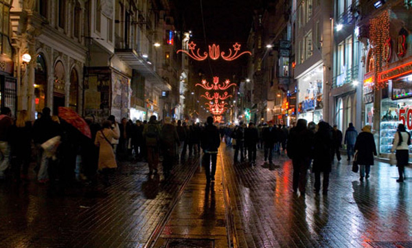 Turizmdeki düşüş ve kentsel dönüşüm caddeleri vurdu