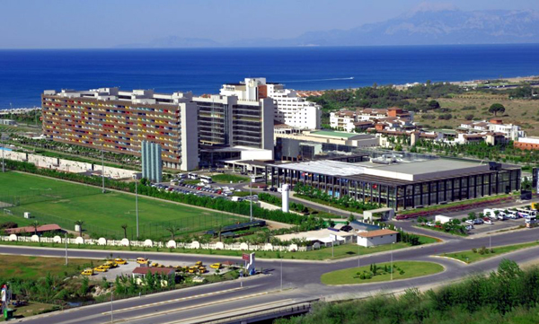 Lara'daki Kervansaray Oteli'ne yine alıcı çıkmadı
