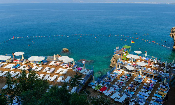Mavi bayrağa en çok Antalya plajları sahip