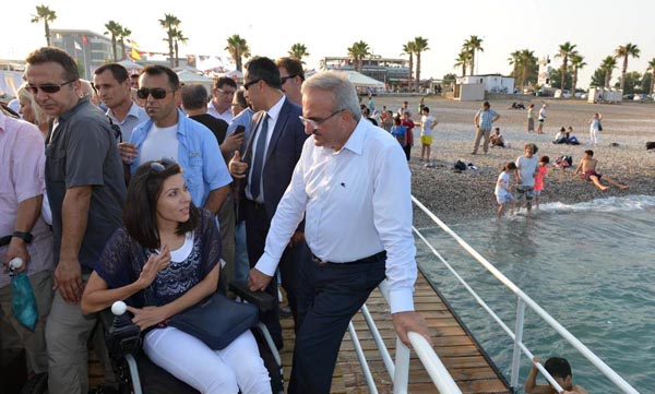 Dünyaca ünlü Konyaaltı sahiline ''Engelsiz Plaj''