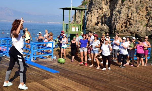Falez Plajları'nda zumba