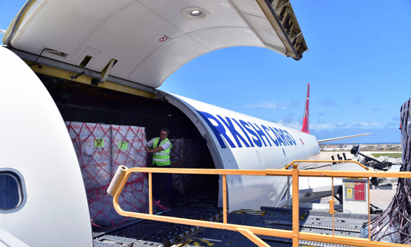 THY, Somalili çocuklara 60 ton besin takviyesi ulaştırdı