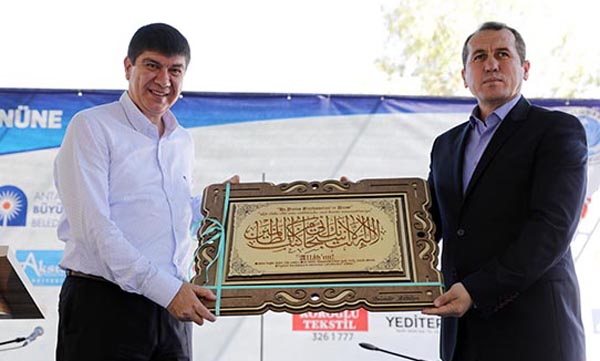 Türel: Turistler Ulu Cami'yi görmek için sıraya girecek'