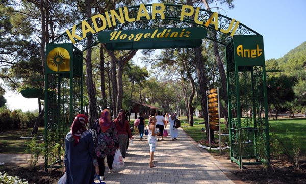 Kadınlar plajı yaz sezonunda 350 bin ziyaretçi ağırladı