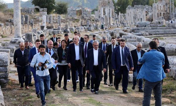 Kurtulmuş, ''Perge antik kentini, dünyaya açmalıyız''
