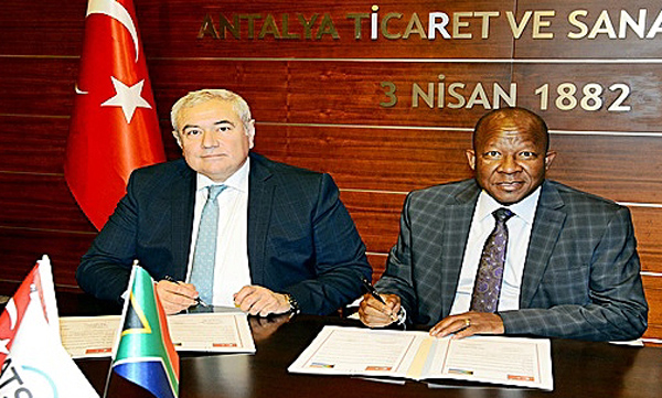 Güney Afrika üç kentte