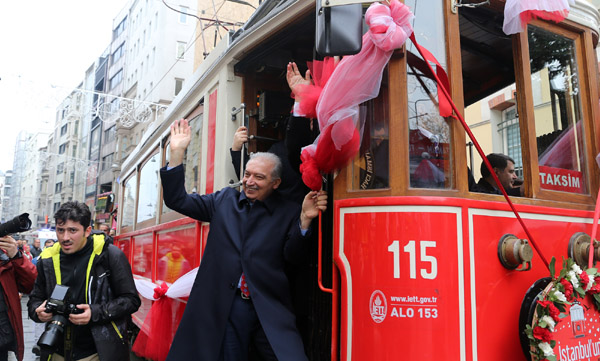 İstanbul ''Nostaljik Tramvay''ına kavuştu