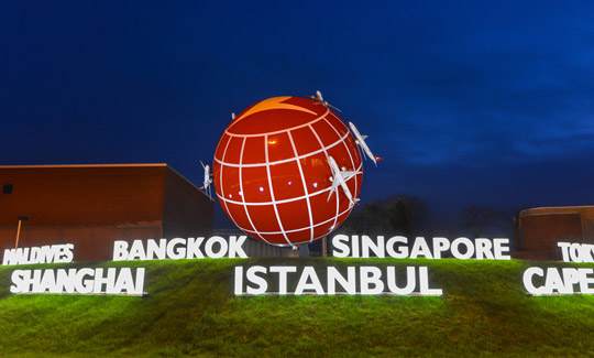 THY'nin dev küresi Heathrow'da...
