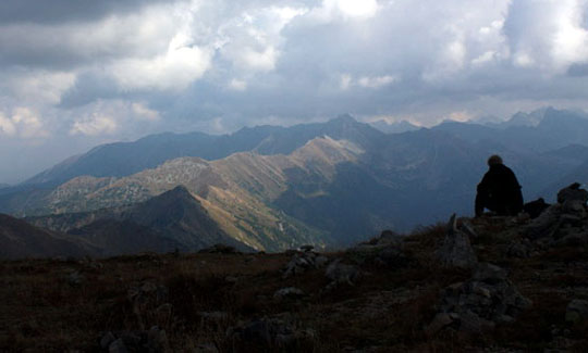 Dağda mahsur kalan turist helikopterle kurtarıldı