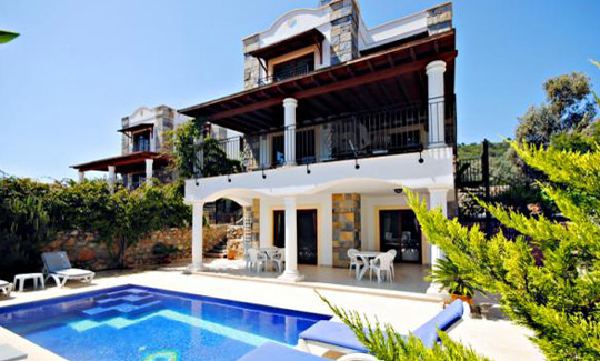 Otelde bir gece fiyatına 3+1 havuzlu villa!