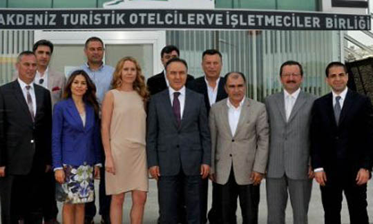 Vali Ahmet Altıparmak, turizmcilerle vedalaştı