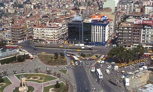 Polisin müdahalesi Talimhane'deki otelleri zorda bıraktı