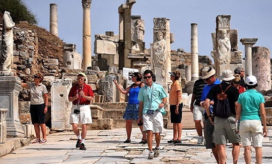 Turizm gelirleri 6 ayda 13 milyar doları aştı
