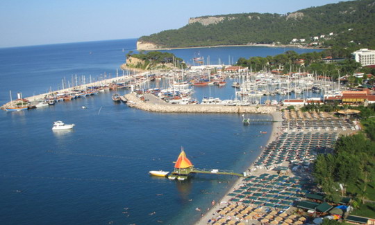 Kemer'de 69 Rus turist zehirlendi