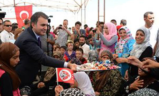 Bakan Çelik, Suriyeli sığınmacılarla bayramlaştı