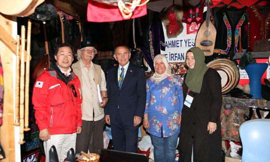 Sultanahmet Meydanı İpekyolu pazarı ile renklendi