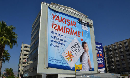 EXPO algısını güçlendirmek için ''yakışır izmirime'' afişi