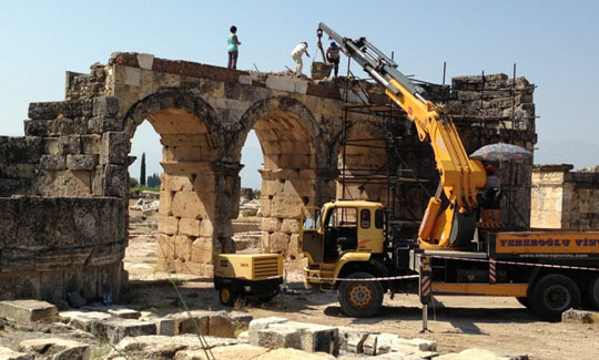 Hierapolis antik kentinde kazı çalışnaları devam ediyor