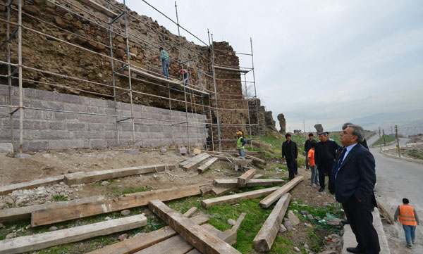 Antik Roma tiyatrosu gün yüzüne çıkıyor