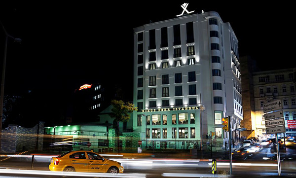 Beyoğlu'ndaki Rixos Pera'da yangın paniği