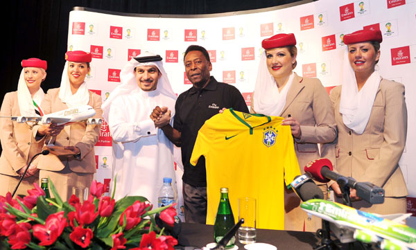 Futbolun efsane ismi Pele Emirates'in küresel temsilcisi oldu