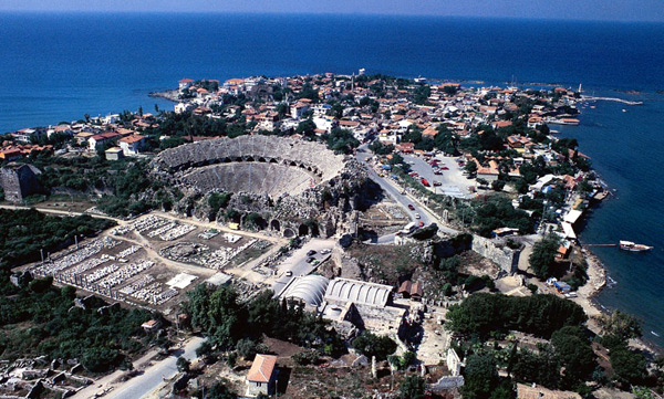Turizm yatırımlarında her 100 Dolar'dan 25'i Antalya'ya ayrıldı