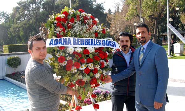 Turist Rehberleri, Atatürk Anıtı'na çelenk sundu