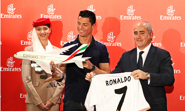 Cristiano Ronaldo ve Pele Emirates'le güçlerini birleştiriyor