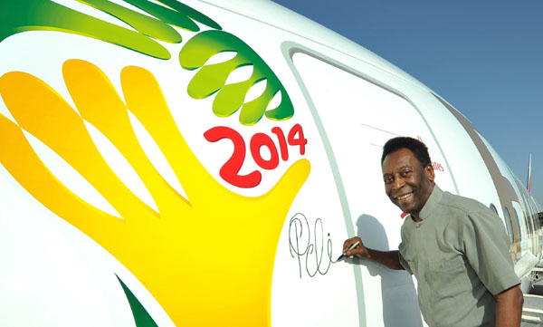Emirates'ten Pelé imzalı Boeing 777