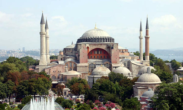 Ayasofya'nın ''müze'' olarak vurgulanması doğru bir yaklaşım