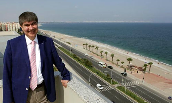 Konyaaltı Plajı'nda hangi hizmetler ücretsiz olacak?