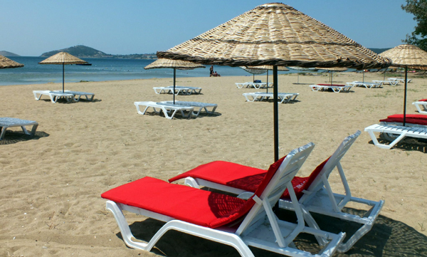 Kemer'de şezlong ücretleri 5 lira