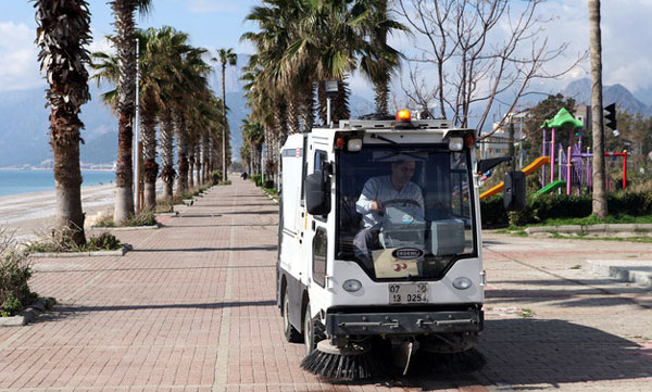 Konyaaltı ve Beach Park'ta yaz hazırlığı