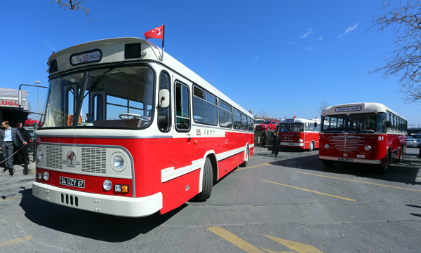 İETT'nin nostaljik otobüsleri sefere başladı