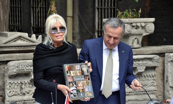 Ajda Pekkan ve Başaran Ulusoy, herkesi müzelere çağırdı