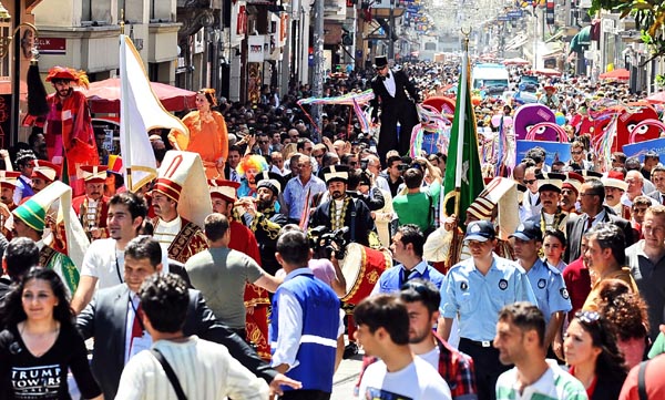 Şehrin ruhu İstanbul Shopping Fest'te canlanıyor
