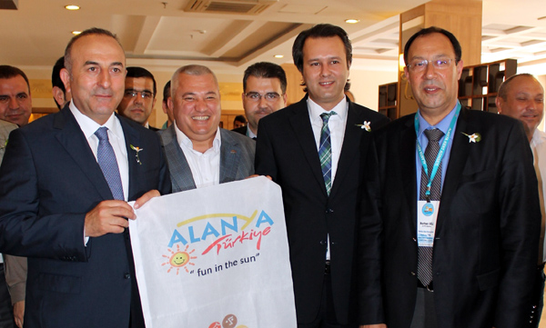 Bakan Çavuşoğlu'ndan 'Let's Do It' hareketi