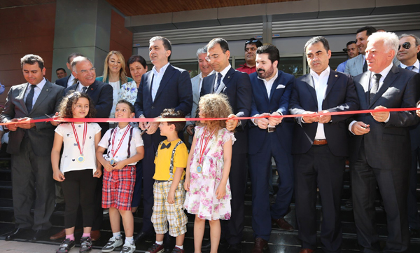 Bakan Çelik, yenilenen Efes Müzesi'ni açtı