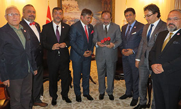 Mehmet Görmez, ''TÜRSAB hac zamanı ortaya çıkıyor''