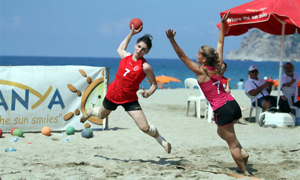 Alanya'da ''Plaj Hentbolu'' heyecanı başladı