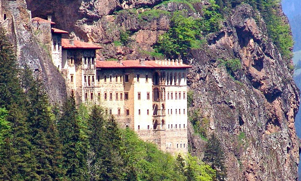 Sümela Manastırı ziyaretçilere kapatılıyor