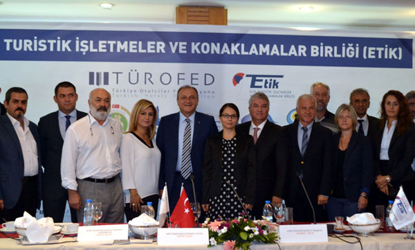İşler, 'Devlet İzmir'e kongreler, turnuvalar vermiyor'