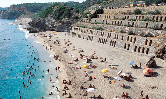 Antalya 2011'e göre geriledi, 2010'a göre ise artıda