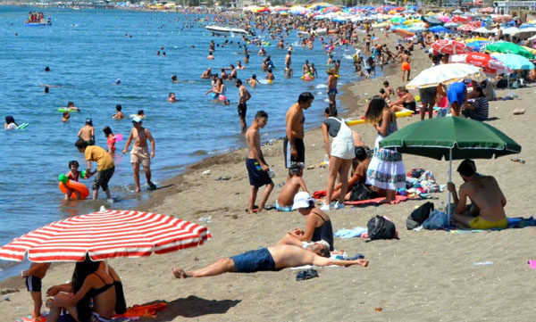Dikili turizmde rekora koşuyor, nüfus 500 bini geçti