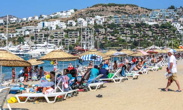 Bodrum'da halk plajlarına 2 bin şezlong