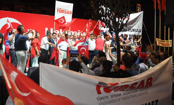 TÜRSAB, ''Demokrasi Nöbeti''nde