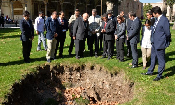 Bakan Avcı, Topkapı Sarayı restorasyonlarını inceledi